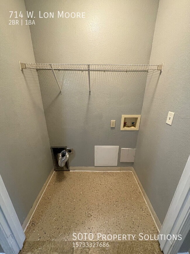 Building Photo - 714 Lon Moore St