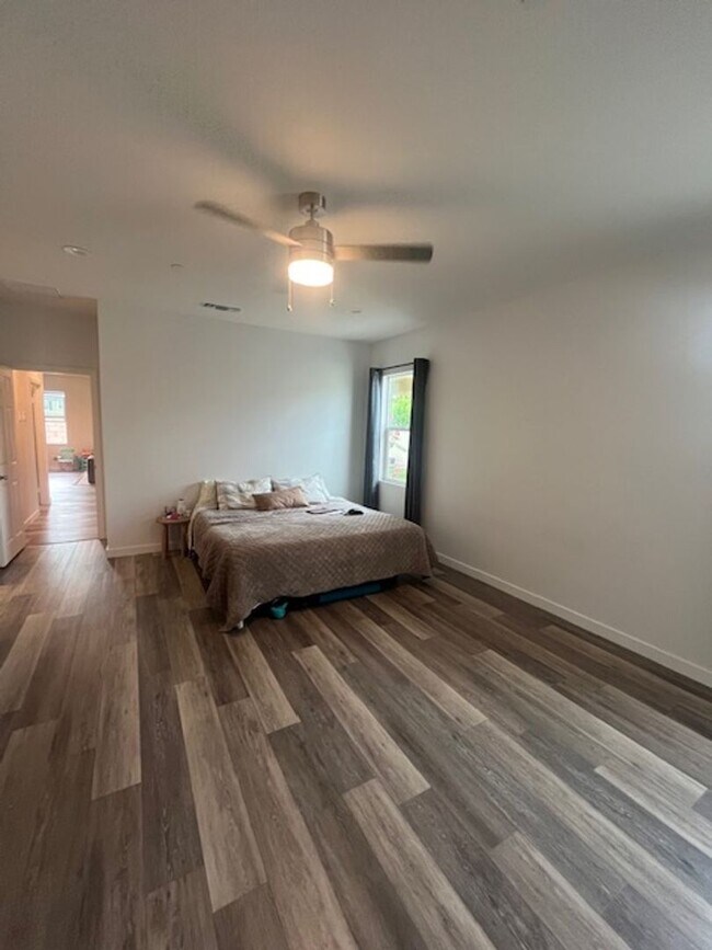 Building Photo - Charming Single-Story Home for Rent – Ener...