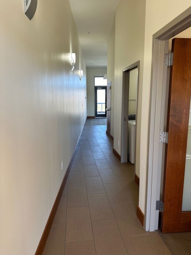 Building Photo - Blue Earth Place-One Bedroom available