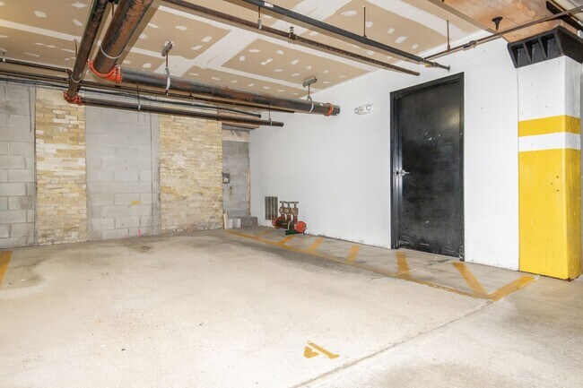 Building Photo - Modern Downtown Milwaukee Condo for Rent