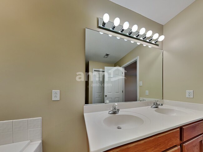 Building Photo - 2534 Fernbank Rd