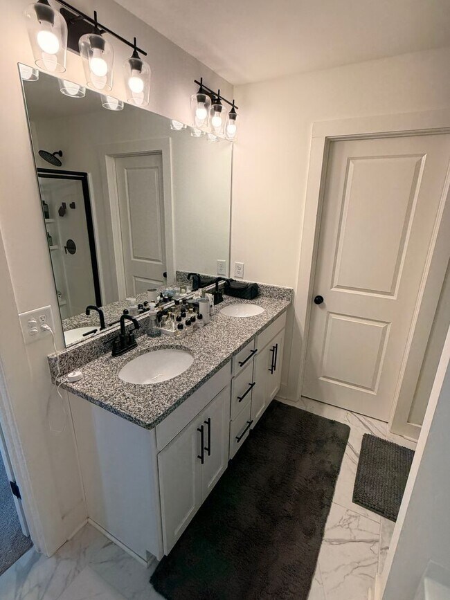 Building Photo - 2221 Flying Spur Dr