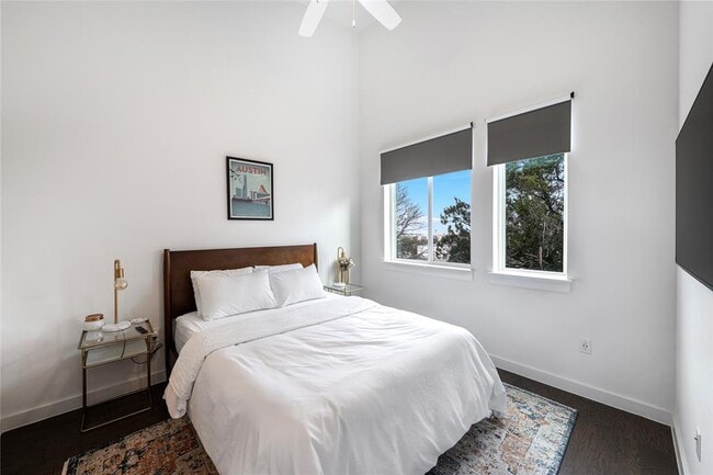 Building Photo - 814 N Bluff Dr