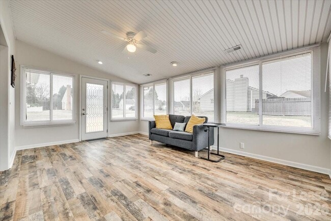 Building Photo - 10932 Copperfield Dr