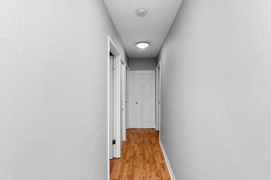 Building Photo - 3825 N Pine Grove Ave