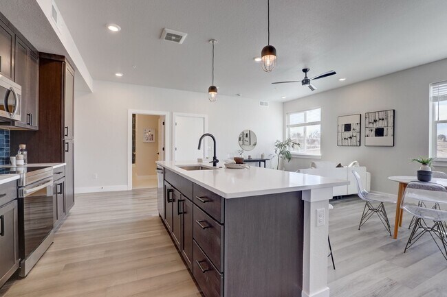 Building Photo - Modern 2 bedroom 2 bathrooms available in ...