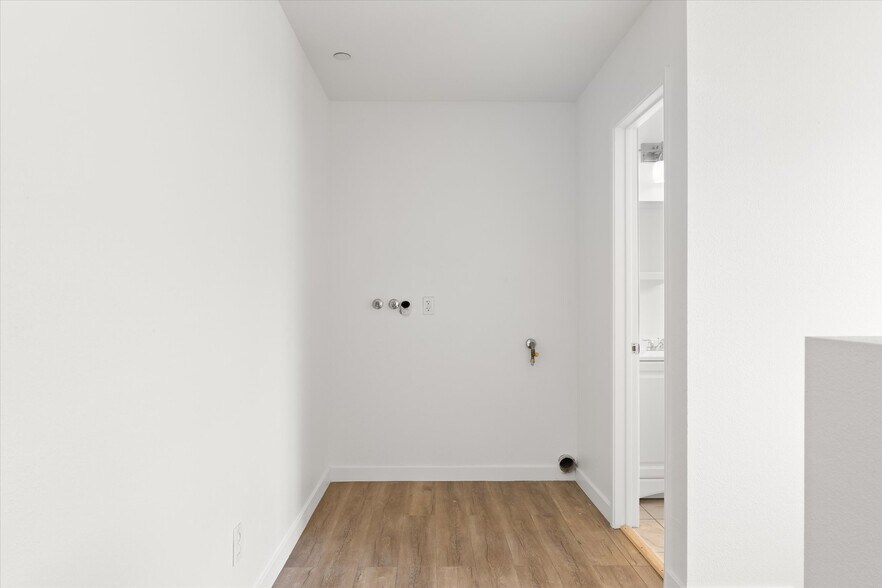 Building Photo - 7310 Roseberry Ave