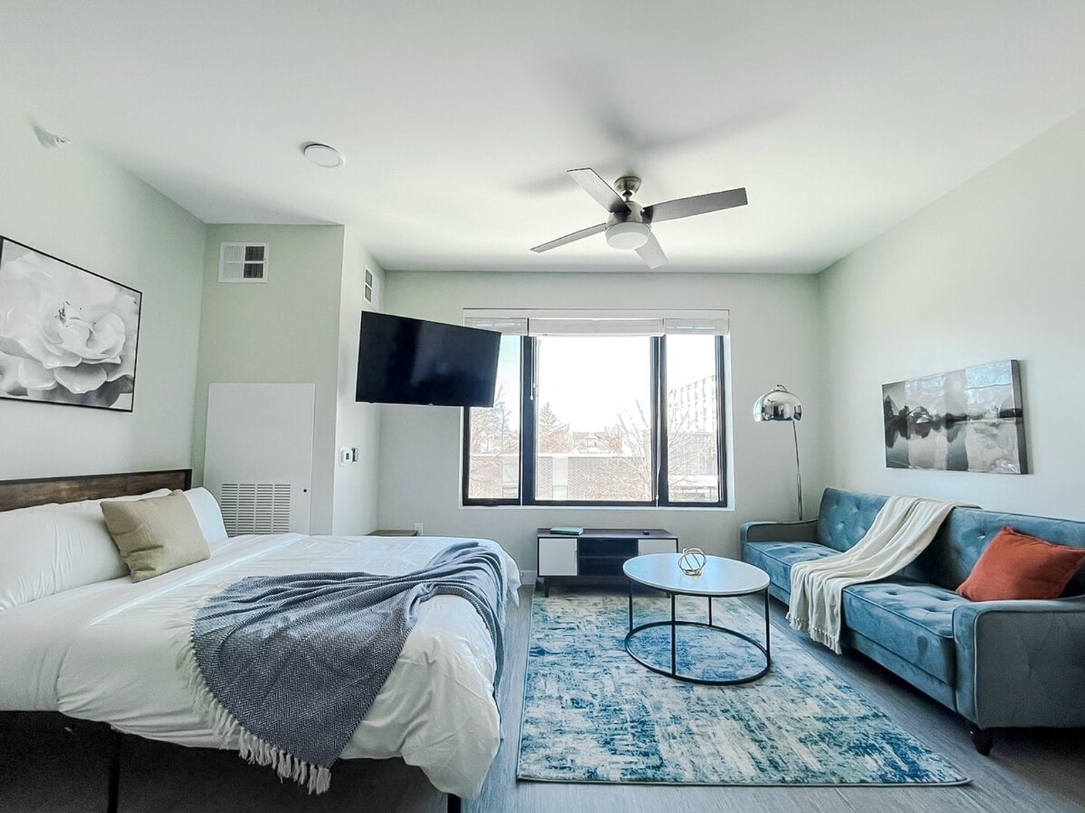 Building Photo - 2530 University Ave