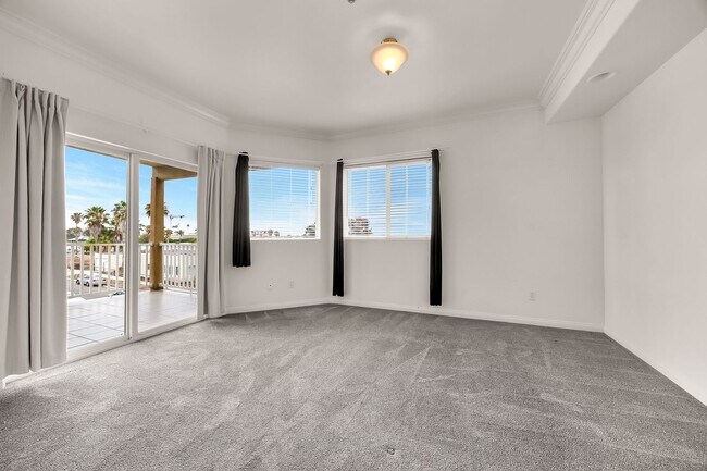 Building Photo - Gorgeous 3rd Floor Corner Unit in Summit Village Condominiums!