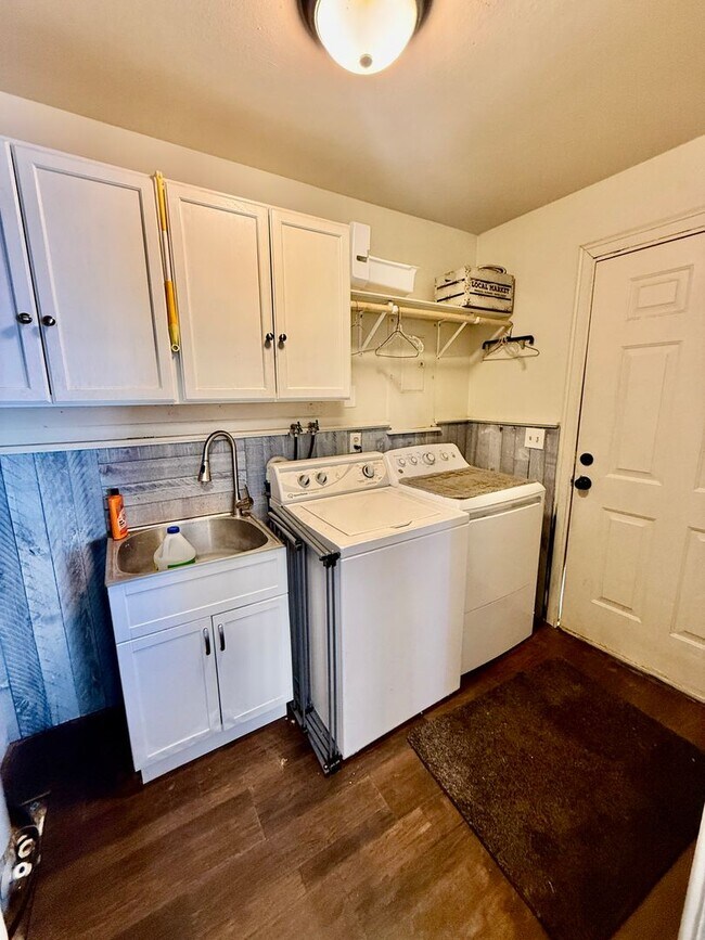 Building Photo - 4-BR Home with Horse Privileges in Apple Valley