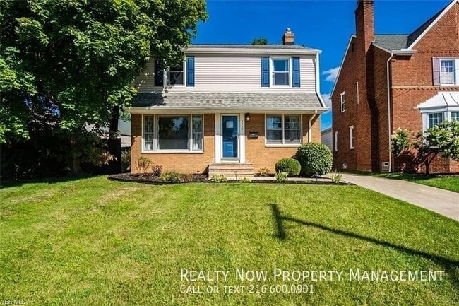 Building Photo - 2330 Traymore Rd