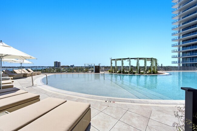 Building Photo - 220 Lake Shore Dr