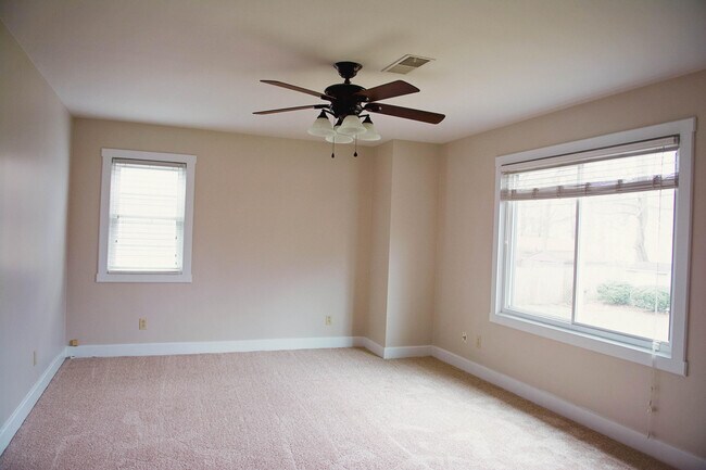 Building Photo - 1051 Chinoe Rd