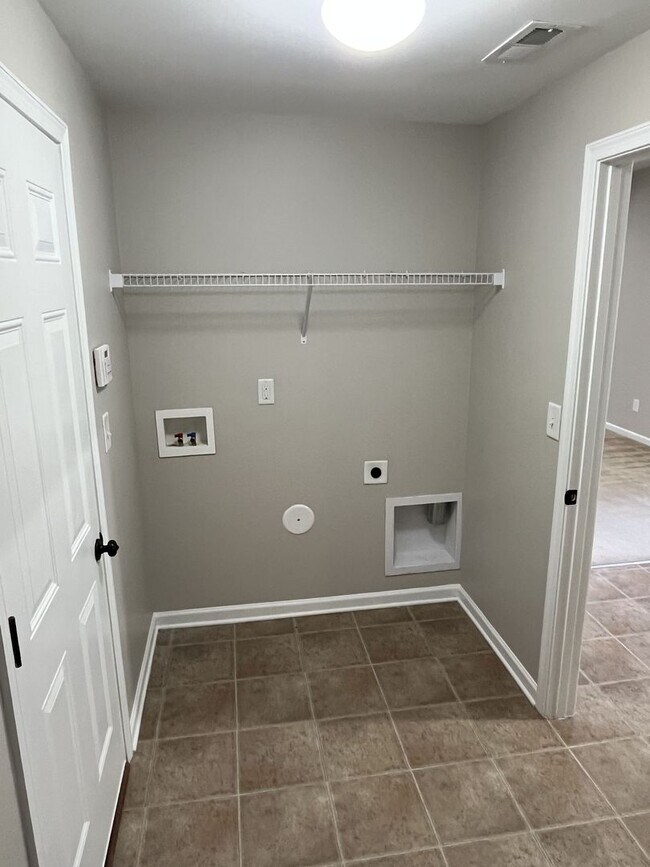 Building Photo - Beautiful 2 Story Corner Lot 3 Bed home in...