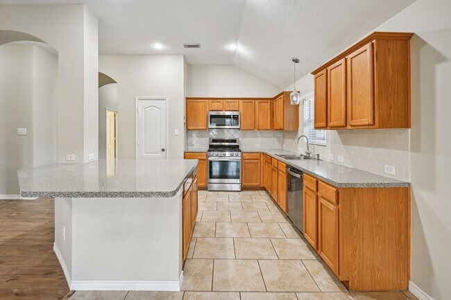 Building Photo - 3026 Sunset Park Dr