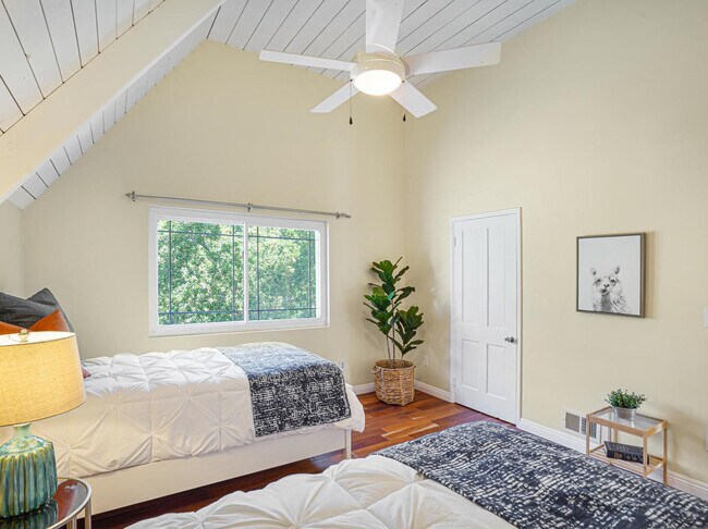 Building Photo - 4236 Ensenada Dr