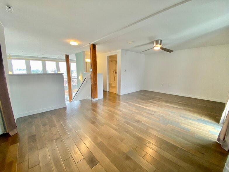 Building Photo - 4215 Glencoe Ave