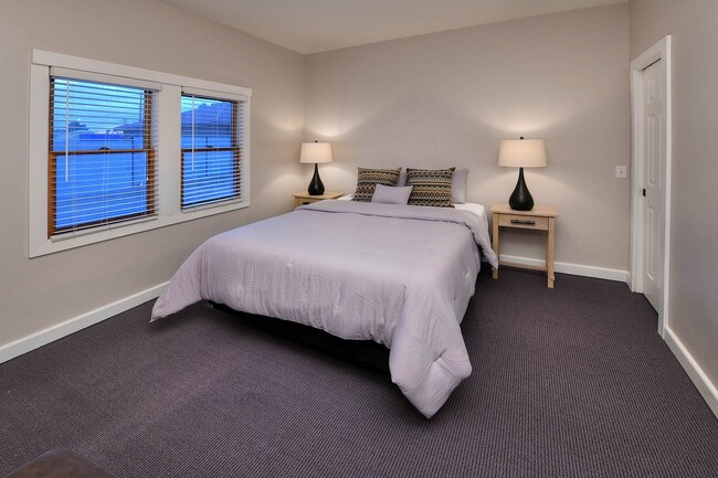 Building Photo - PRE-LEASE AUGUST 2026 - 4/4 HOUSE 3 BLOCKS FROM UA