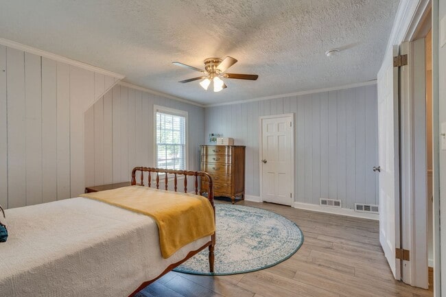 Building Photo - 4 Bedroom / 4 Bath Home for Rent! Kingspor...