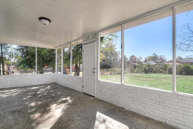 Building Photo - 2620 Lumpkin Rd