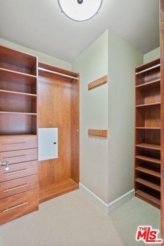 Building Photo - 447 N Doheny Dr