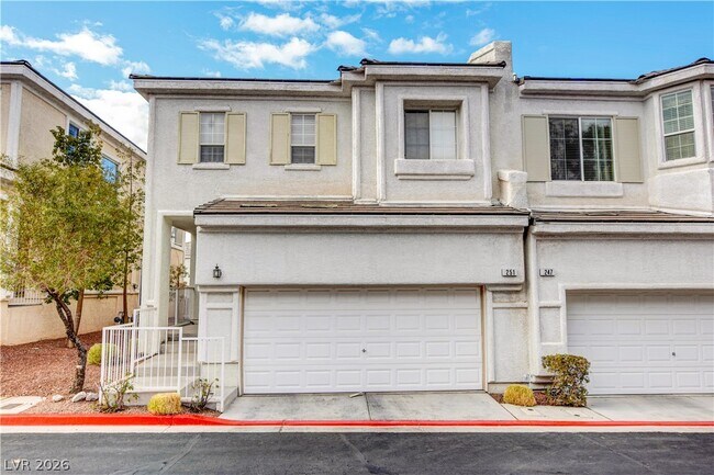 Building Photo - 251 Queens Ct
