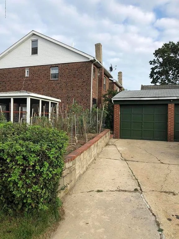 Building Photo - 352 Liberty Ave