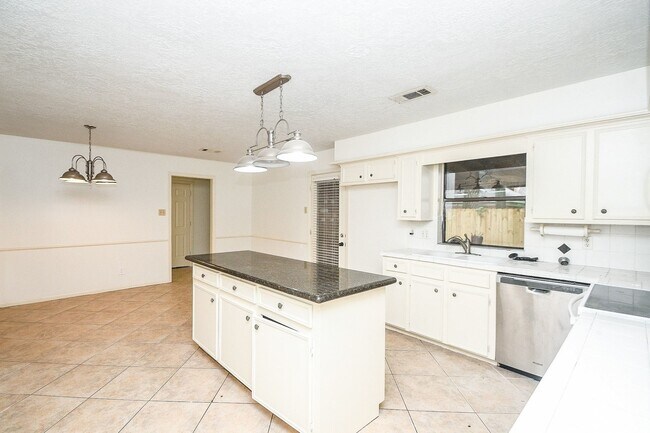 Building Photo - 6702 Spring Leaf Dr