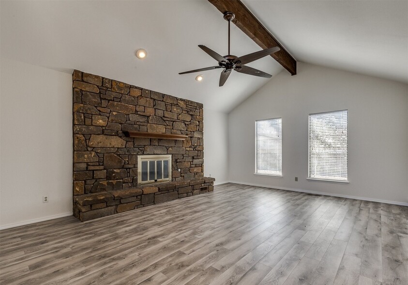 Building Photo - 2605 W Washington Cir