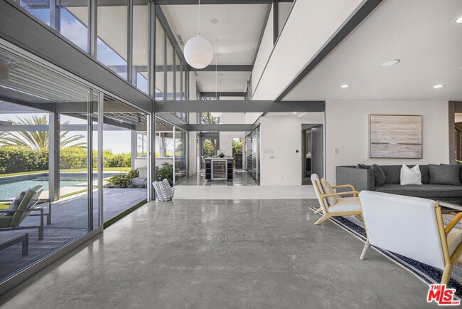 Building Photo - 9892 Beverly Grove Dr