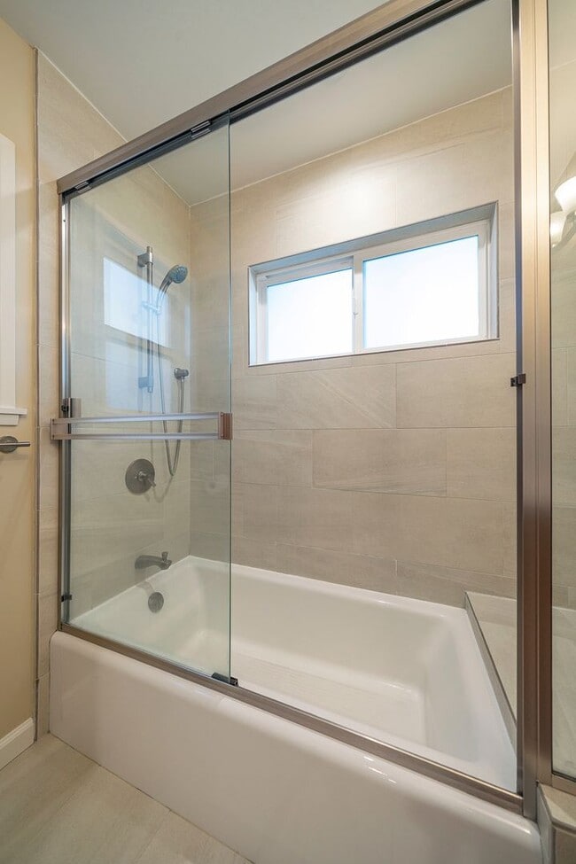 Building Photo - Charming Redondo Beach Home Rental!