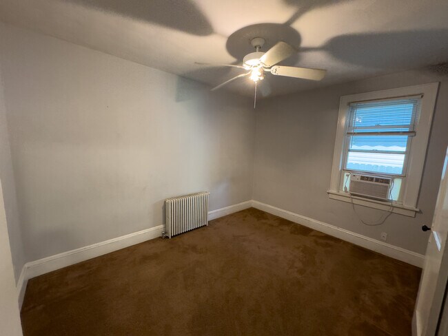 Building Photo - 1324 Melrose Pkwy
