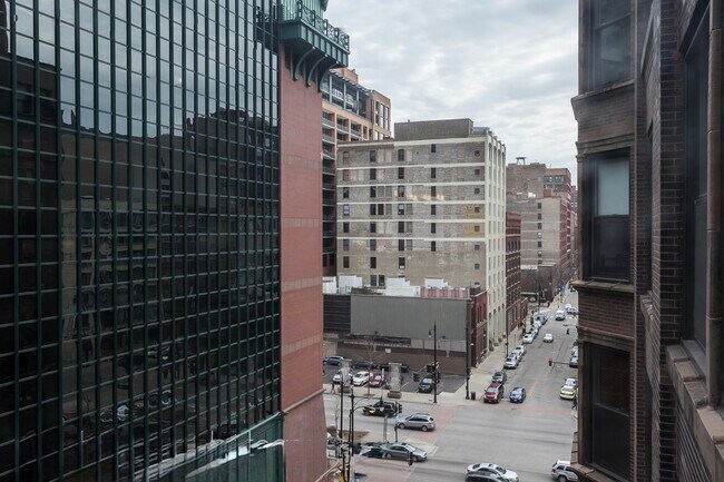 Building Photo - 431 S Dearborn St
