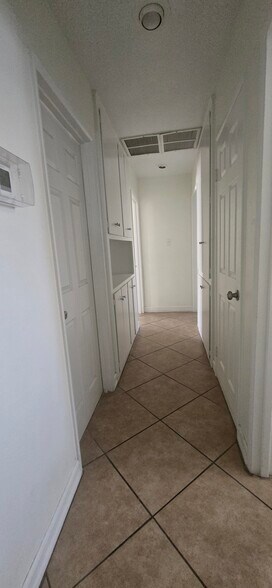 Building Photo - 1716 Kiltie Way