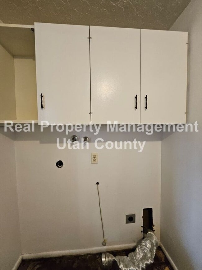 Building Photo - 1146 W 100 N