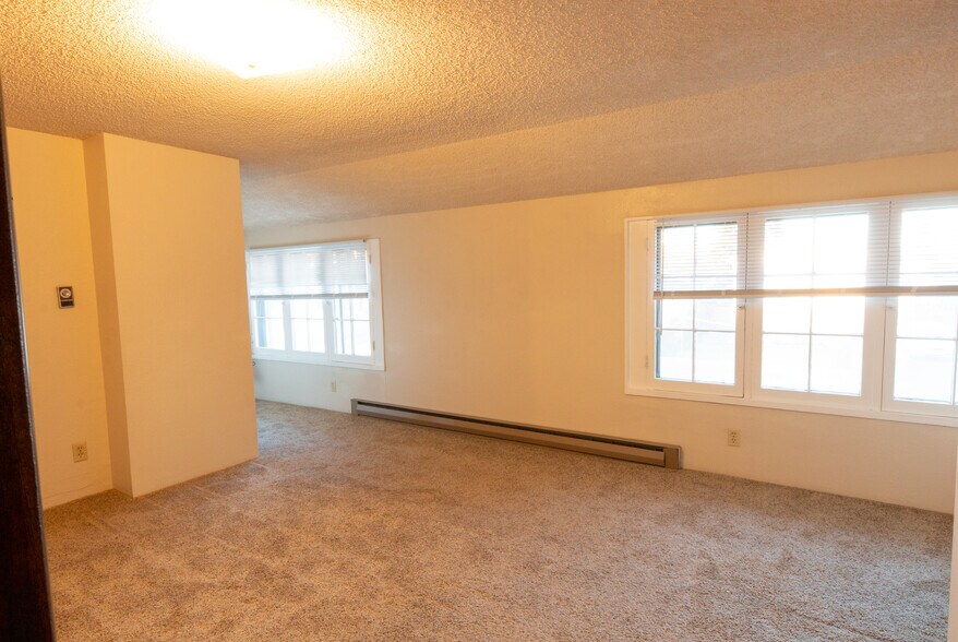 Bedroom - 124 E Orchard Ave