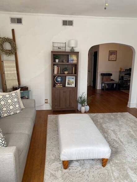 Living room to foyer - 3704 N Magnolia Ave