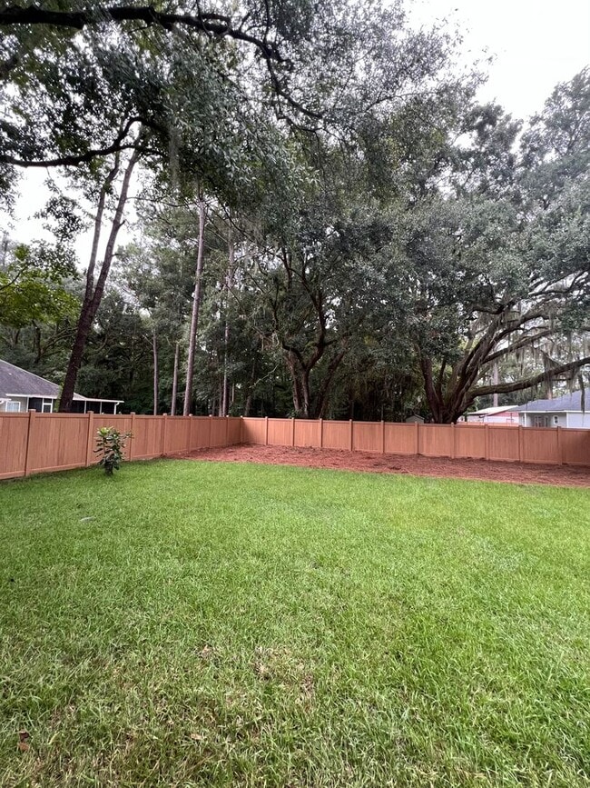 Building Photo - 3 Bed 2 Bath Home with Porches and Huge Ba...