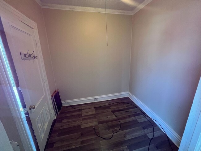 Building Photo - 157 6th Ave