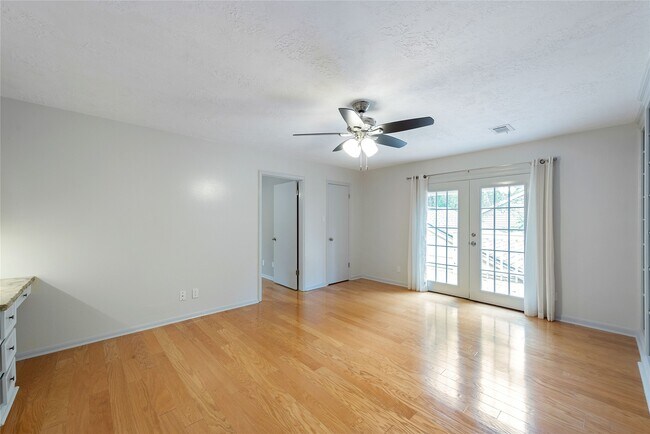 Building Photo - 2824 S Logrun Cir