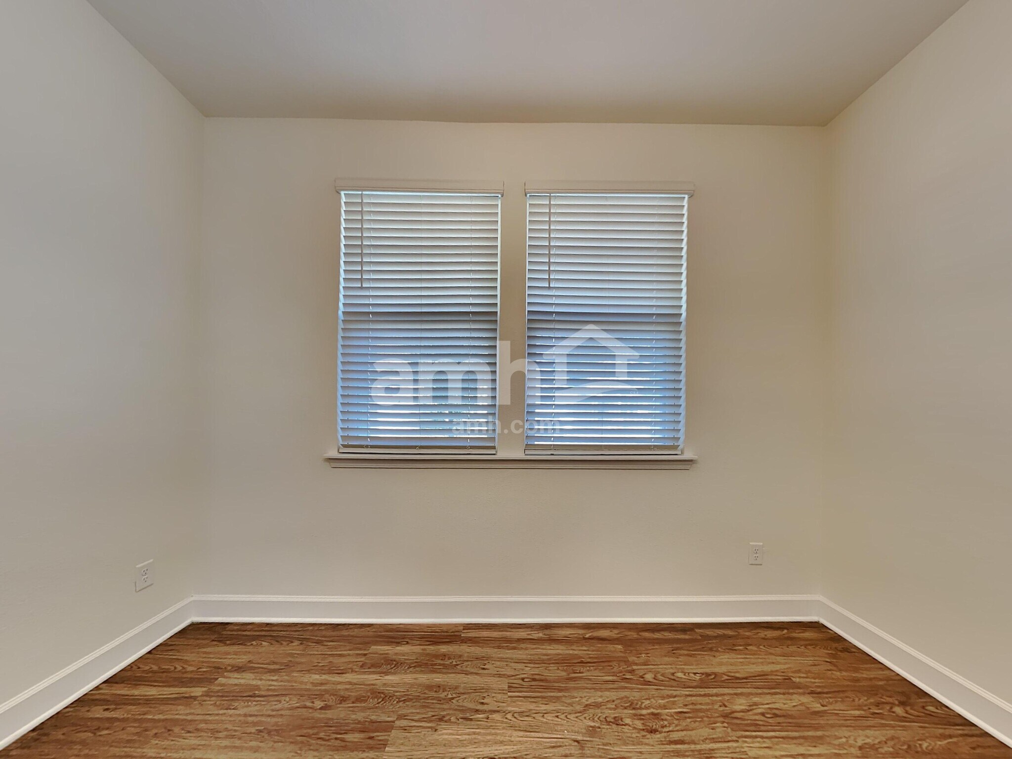 Building Photo - 450 Sandstone Dr