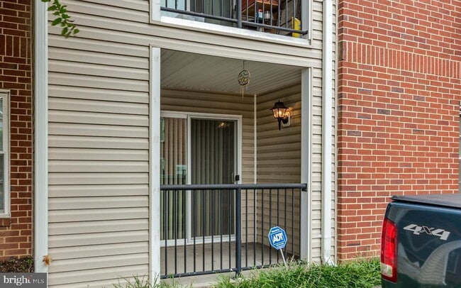 Building Photo - Stylish Condo with Premium Location