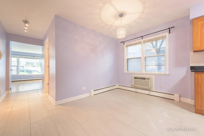 Building Photo - 5942 W Addison St