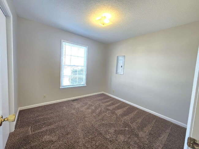 Building Photo - 746 Shelton Cir