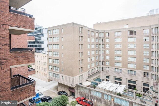 Building Photo - 1140 23rd St NW