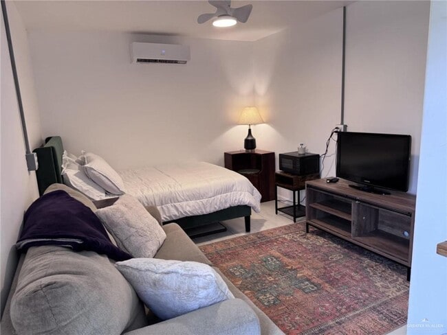 Building Photo - 10 S 8th Ave