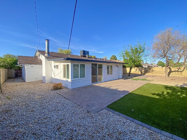 Building Photo - 21 E Alameda Dr
