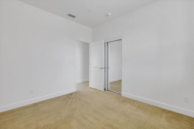 Building Photo - 5658 Stonehaven Dr