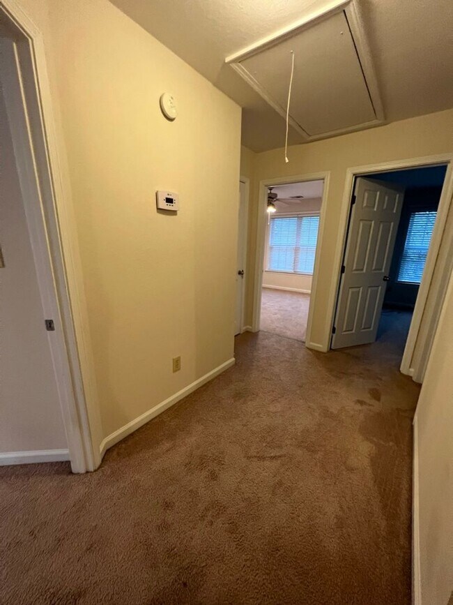 Building Photo - Townhome For Rent In Vestavia Hills!!! Ava...