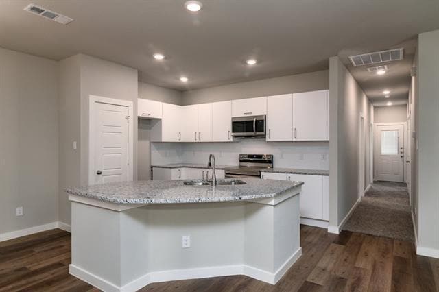 Building Photo - 744 Wheatfield Dr